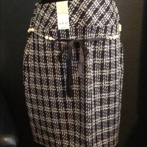 Black & white skirt with cute pearl belt